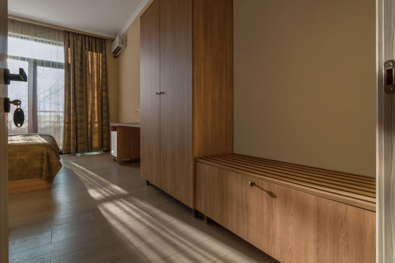 Hotel Alexandria Saguramo Eksteriør billede