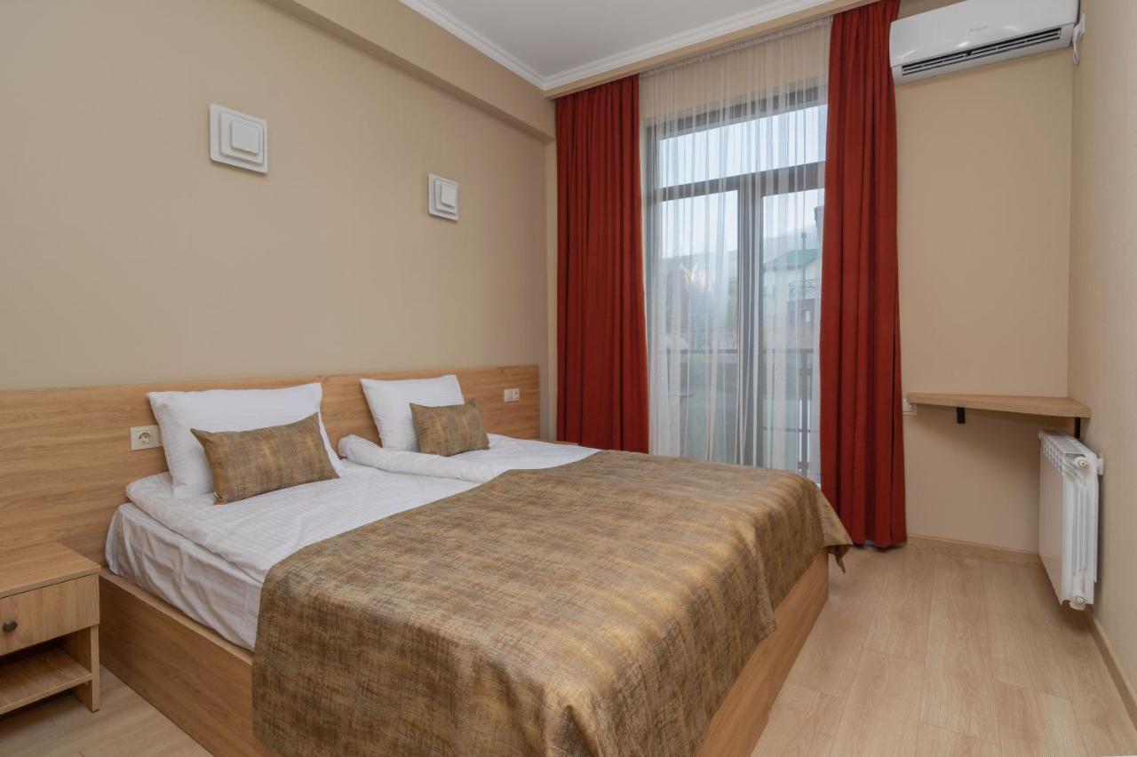 Hotel Alexandria Saguramo Eksteriør billede